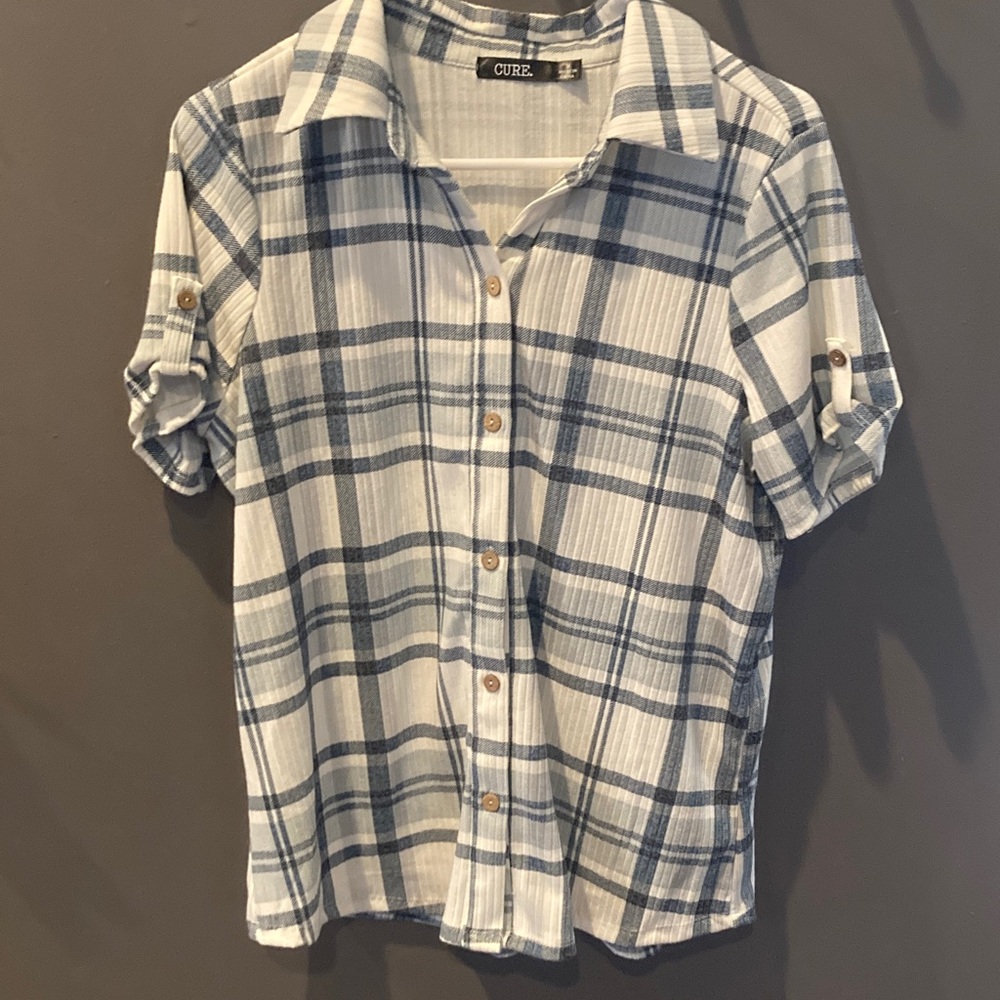 Cure cute size medium blue and white short sleeved top excellent condition